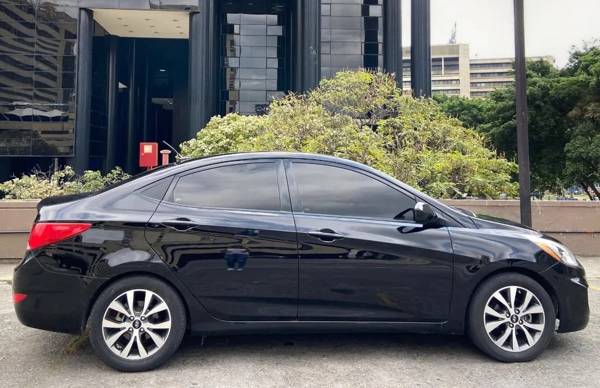 Hyundai Accent 1.6 Automático 2017 Negro