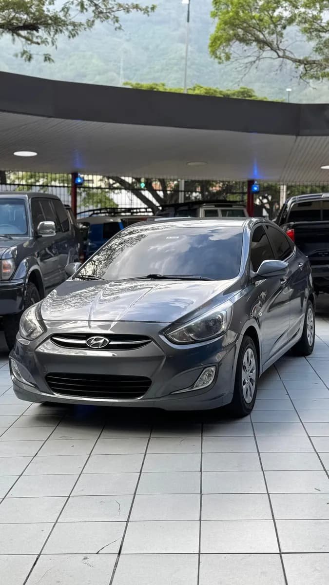 Hyundai Accent Sedán 2017 Gris