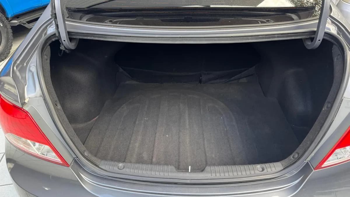 Hyundai Accent Sedán 2017 Gris