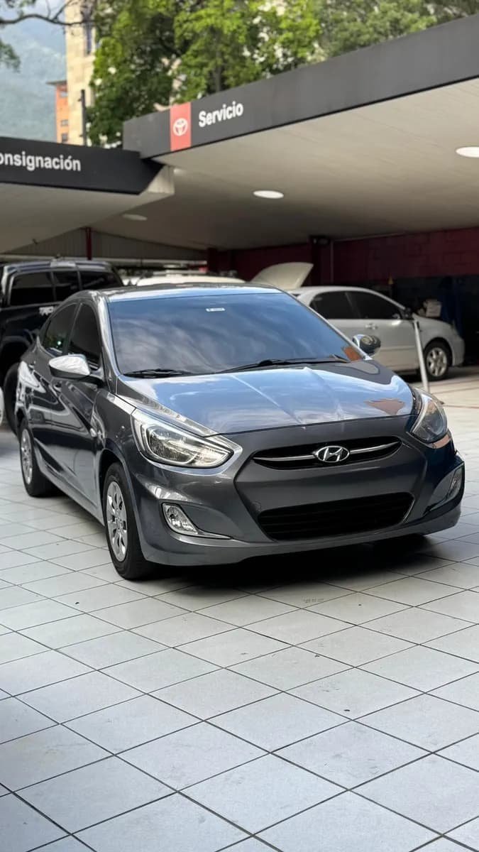 Hyundai Accent Sedán 2017 Gris