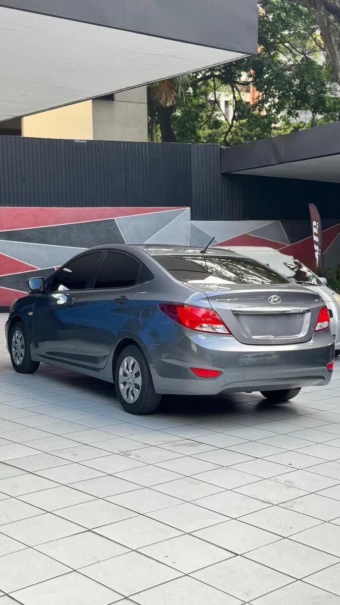 Hyundai Accent Sedán 2017 Gris