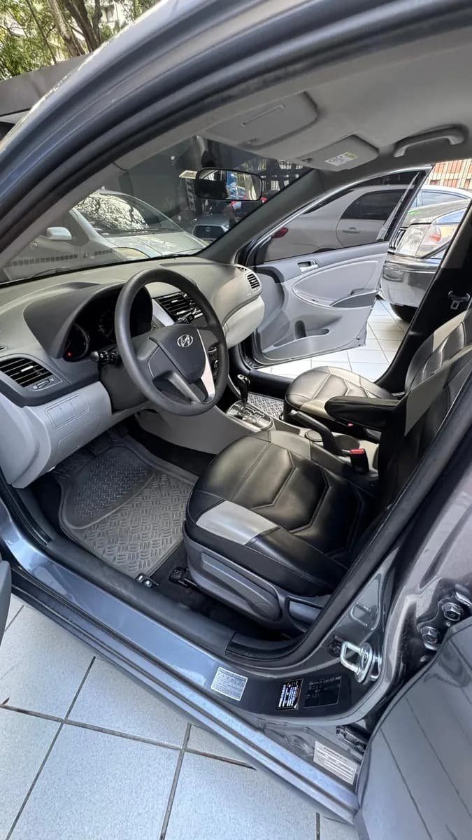 Hyundai Accent Sedán 2017 Gris