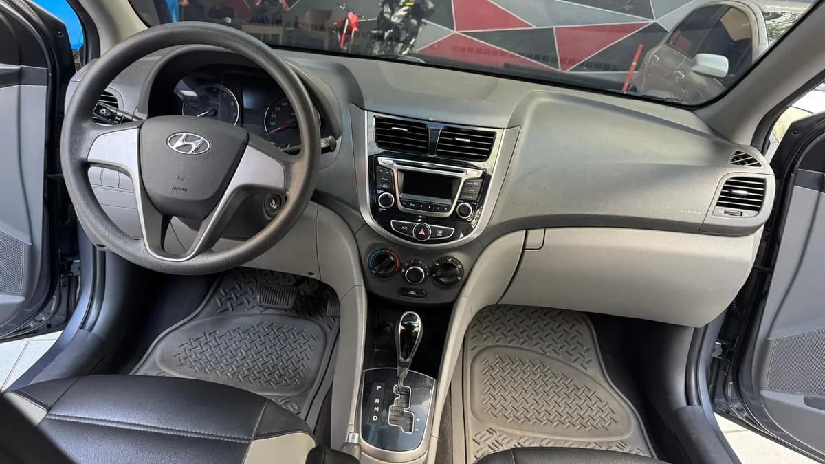 Hyundai Accent Sedán 2017 Gris