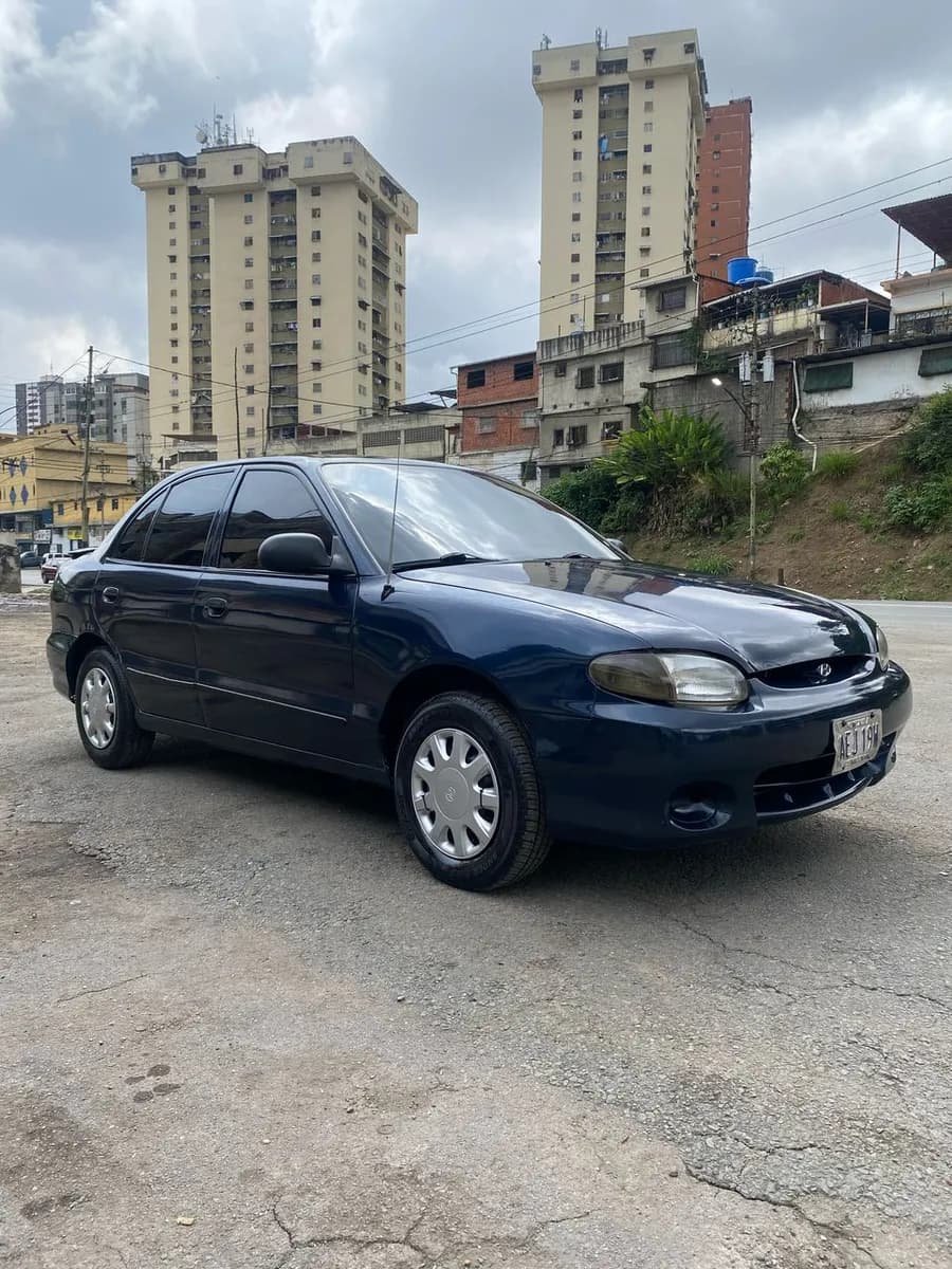 Hyundai Accent Sincrónico 2003 Azul