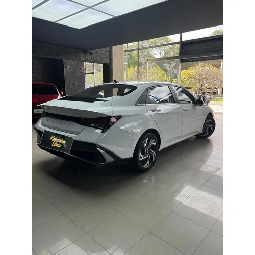 Hyundai Elantra 2025 Blanco Caracas