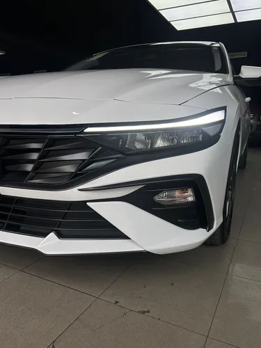 Hyundai Elantra 2025 Blanco Caracas