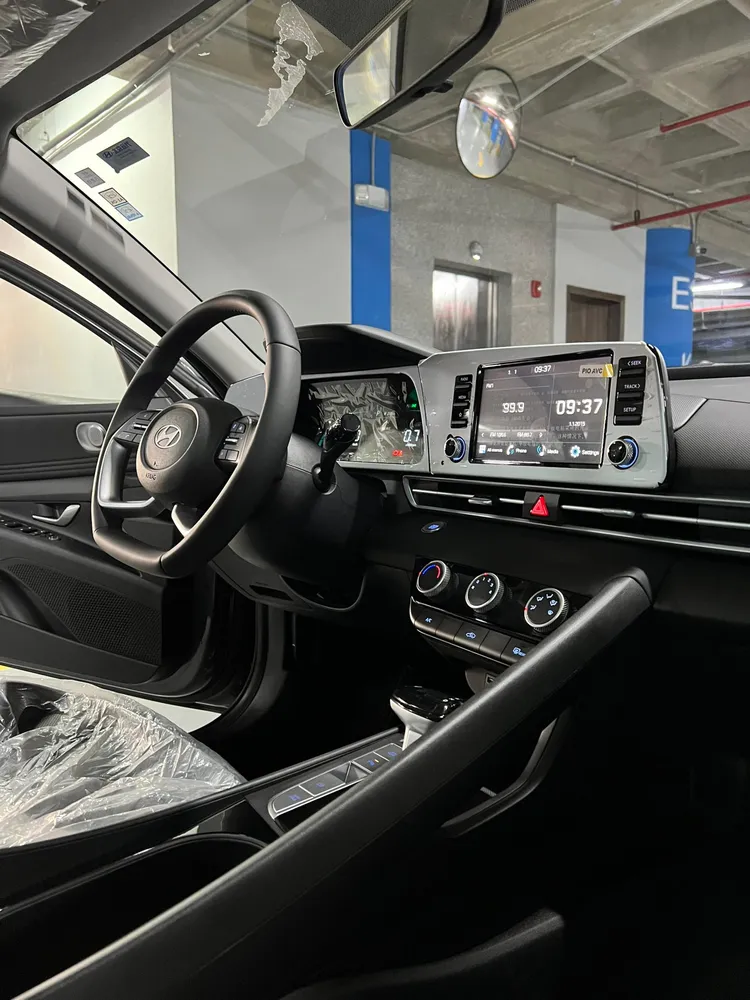 Hyundai Elantra 2025 Gris Caracas