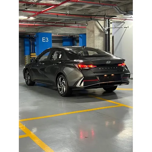 Hyundai Elantra 2025 Gris Caracas