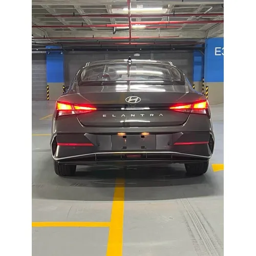 Hyundai Elantra 2025 Gris Caracas