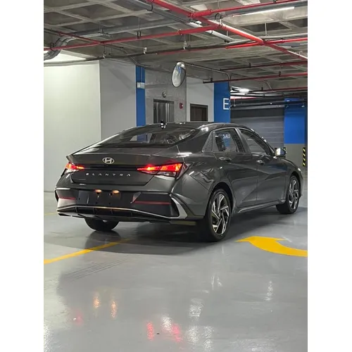 Hyundai Elantra 2025 Gris Caracas