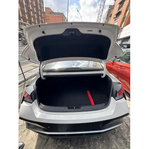 Hyundai Elantra 2025 Blanco Caracas