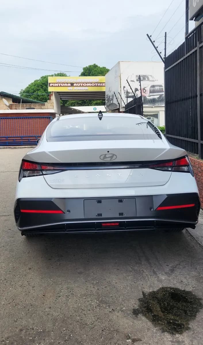 Hyundai Elantra Automático 2025 0 Km Blanco