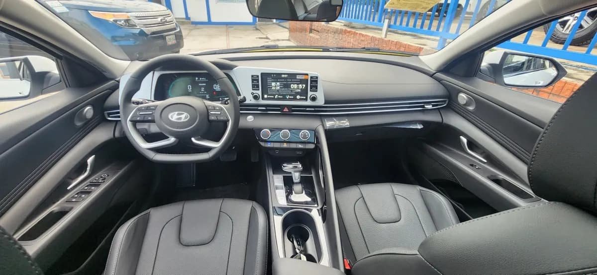 Hyundai Elantra Automático 2025 0 Km Blanco