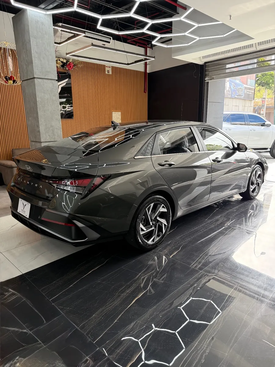 Hyundai Elantra GLX 2025 Gris Caracas
