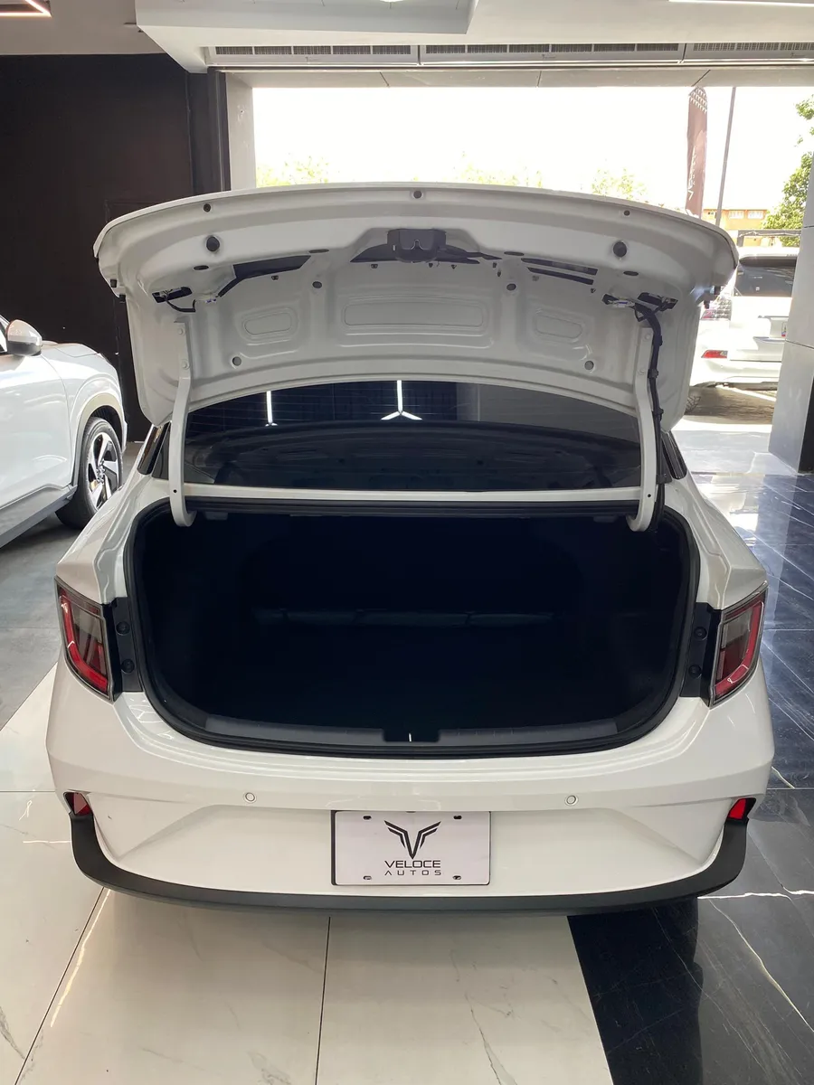Hyundai Grand I10 Gls 2024 blanco11