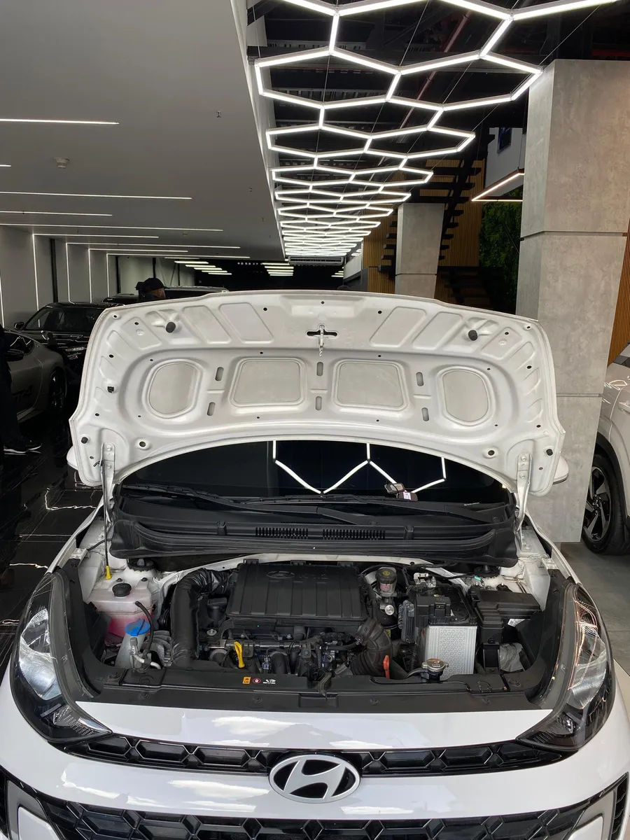 Hyundai Grand I10 Gls 2024 blanco12