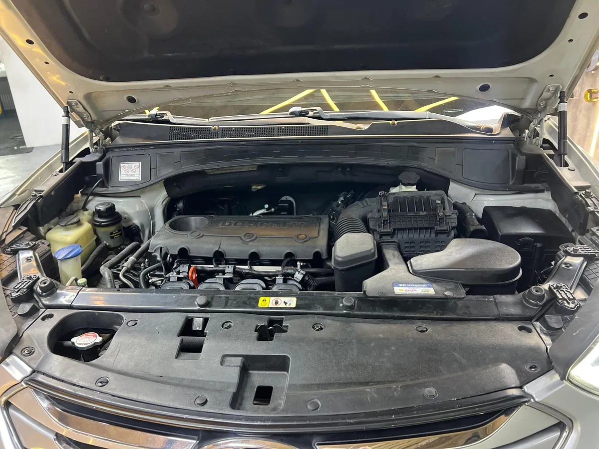 Hyundai Santa Fe 4WD 2014 plateado9