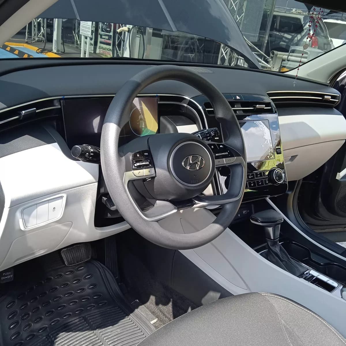 Hyundai Tucson Gris Modelo 2022