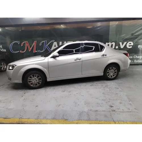 Ikco Dena MT 2023 Plateado Caracas