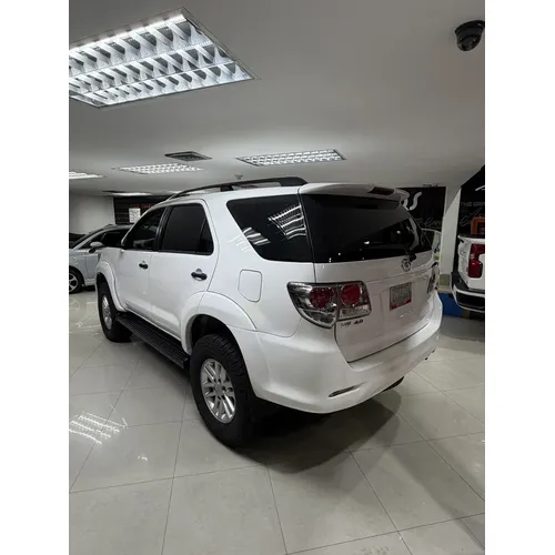 Toyota Fortuner SR 2015 Blanco Caracas