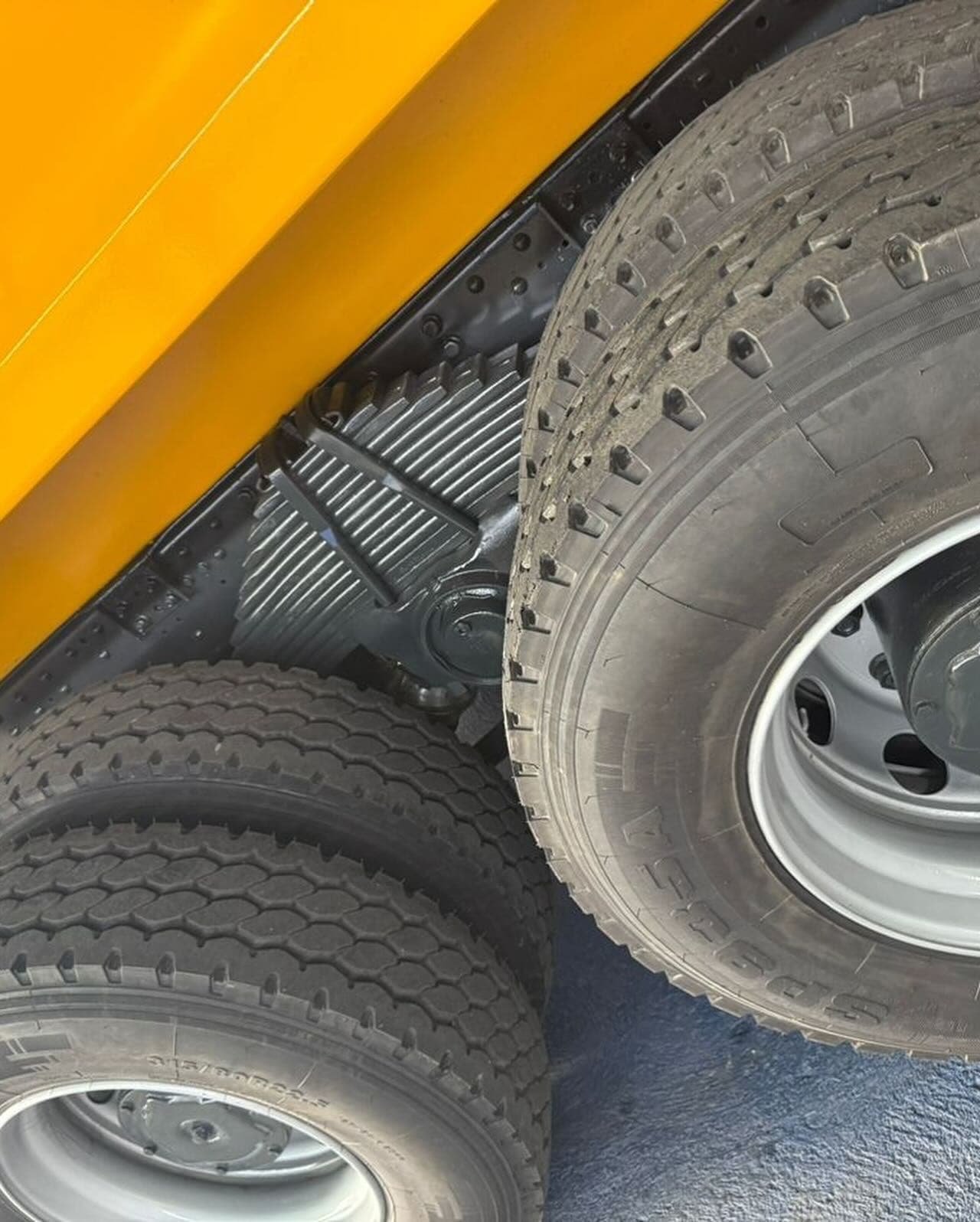 Iveco Trakker 420 modelo 2007 Amarillo