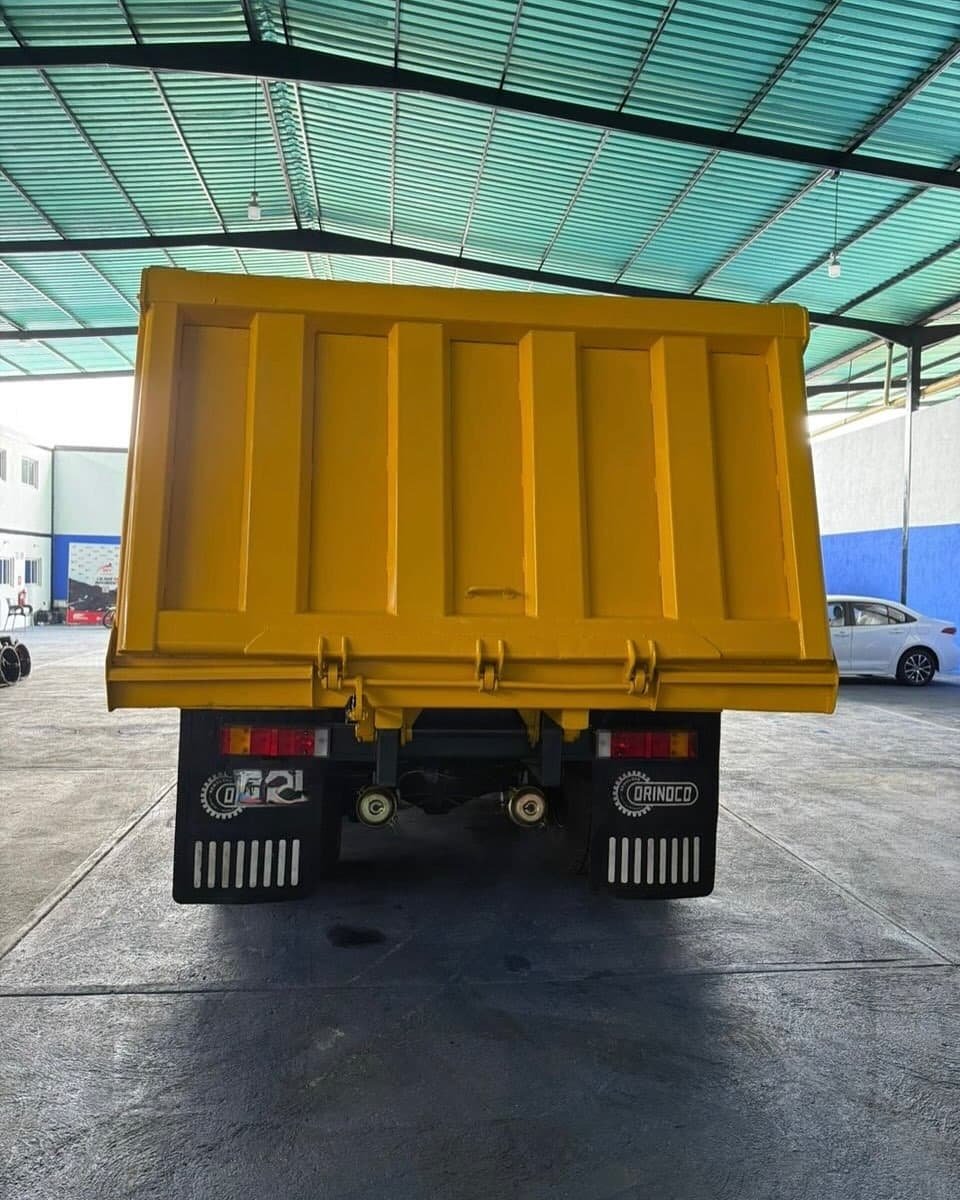 Iveco Trakker 420 modelo 2007 Amarillo