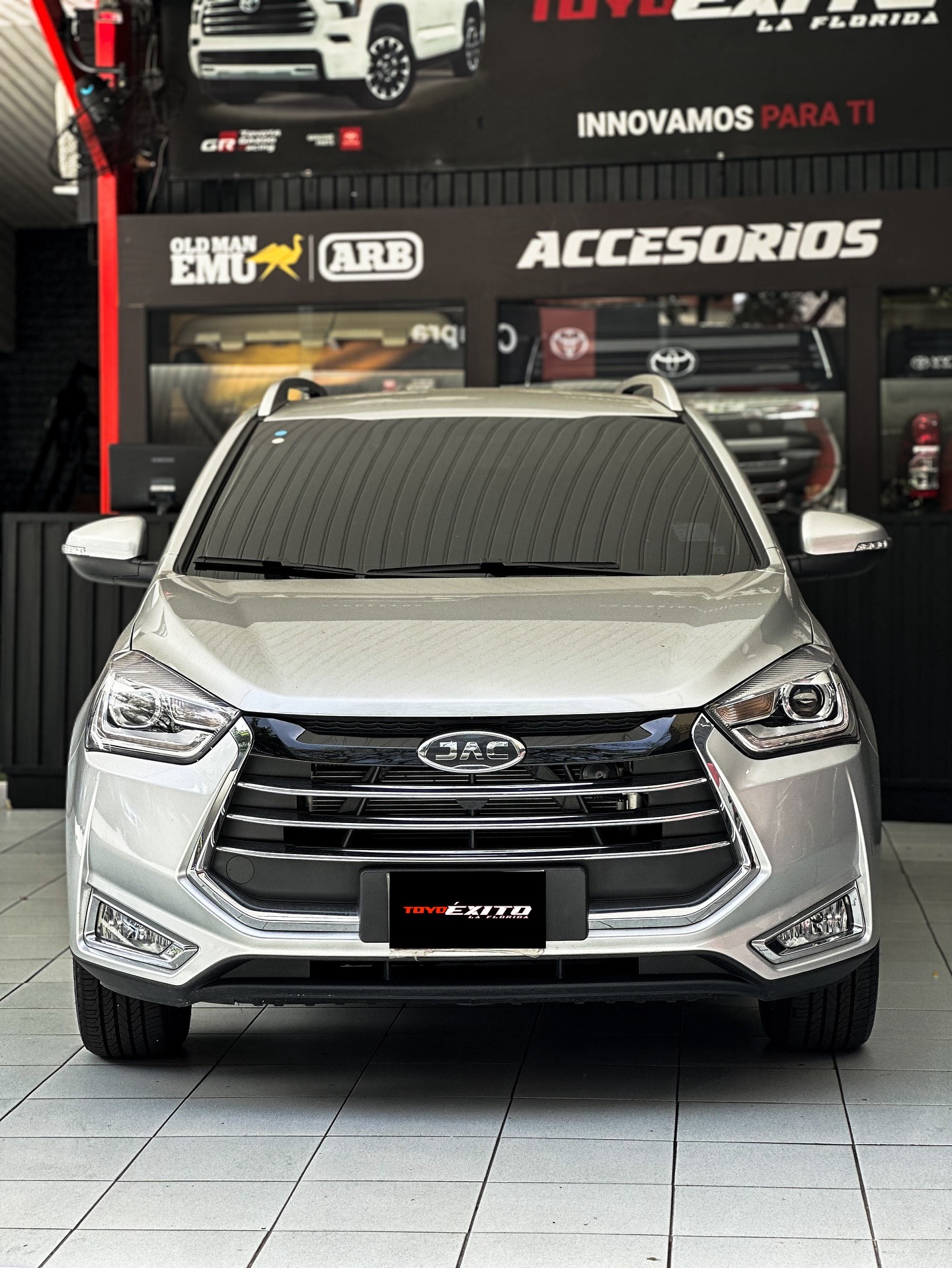 JAC JS2 2025 Plateado Caracas