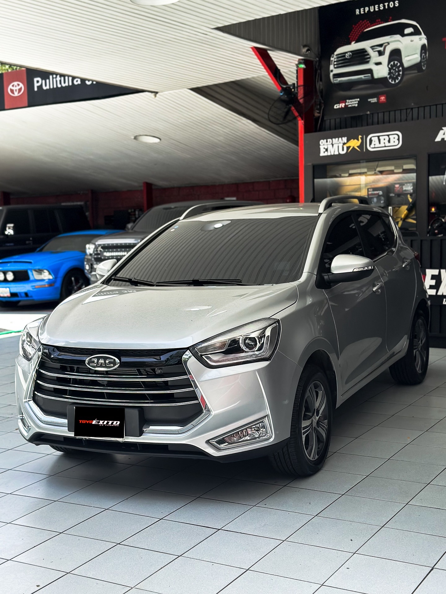 JAC JS2 2025 Plateado Caracas