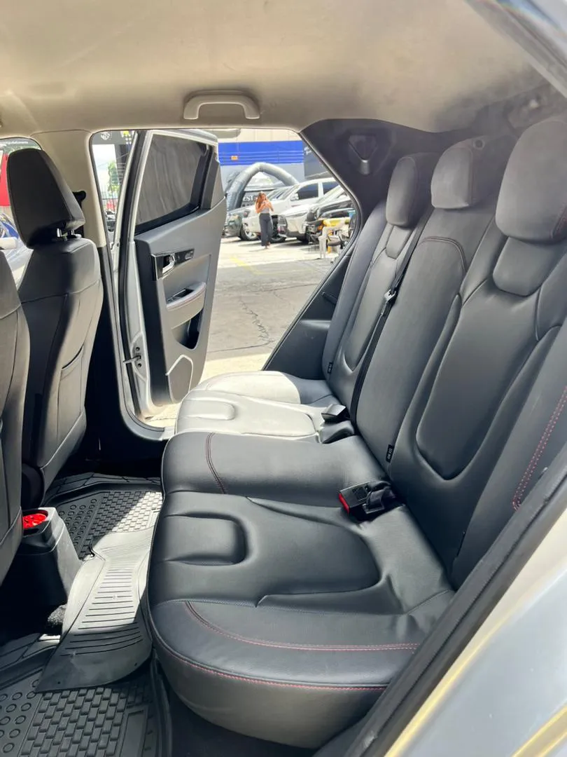 Jac Arena 2025 suv plateada8