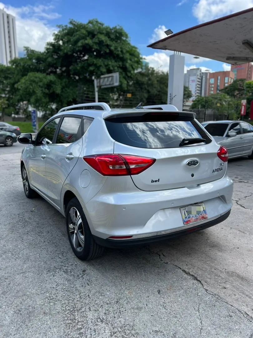 JAC Arena 2025 Plateado Caracas