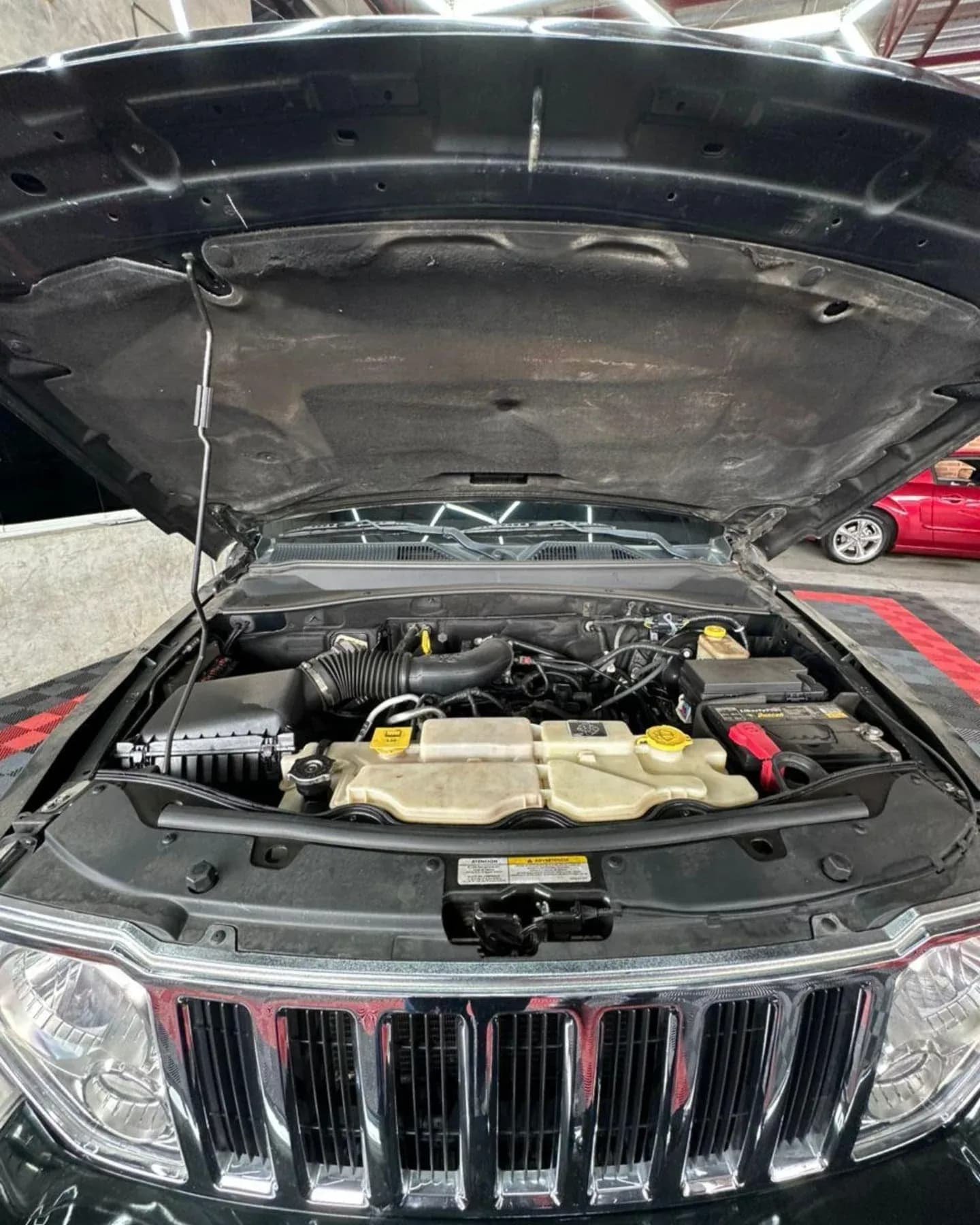Jeep Cherokee 2013 automática 4x4 Negra