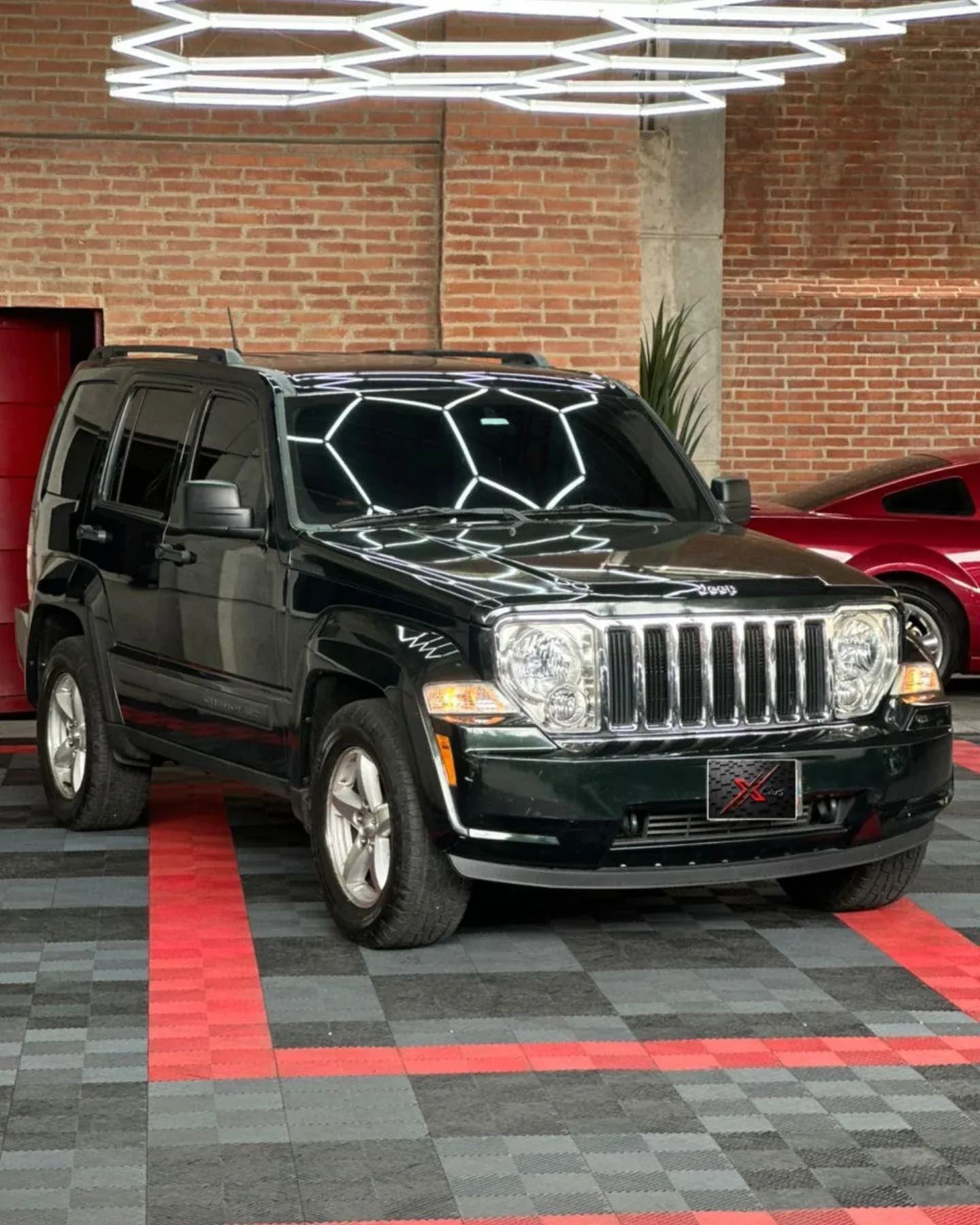 Jeep Cherokee 2013 automática 4x4 Negra
