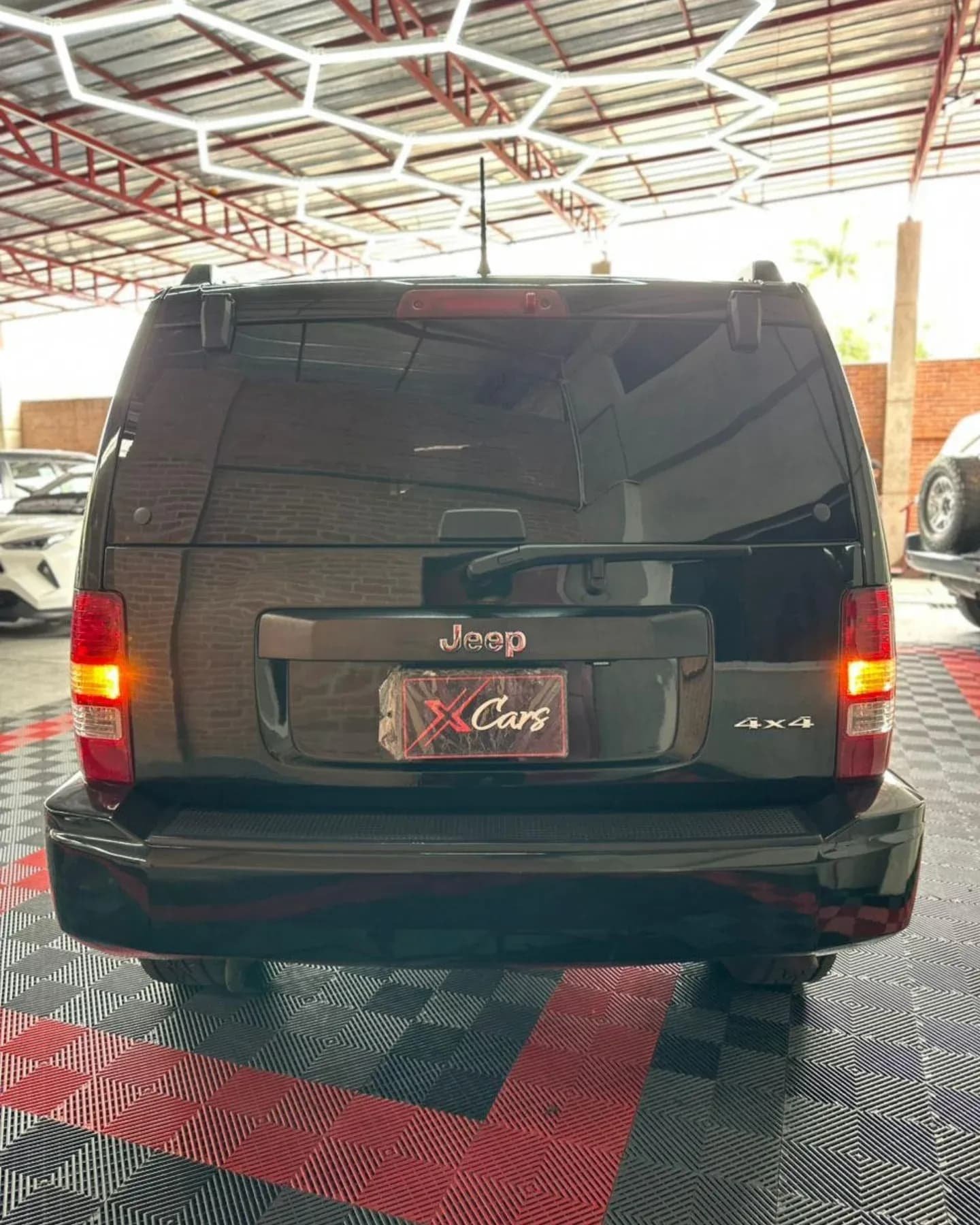 Jeep Cherokee 2013 automática 4x4 Negra