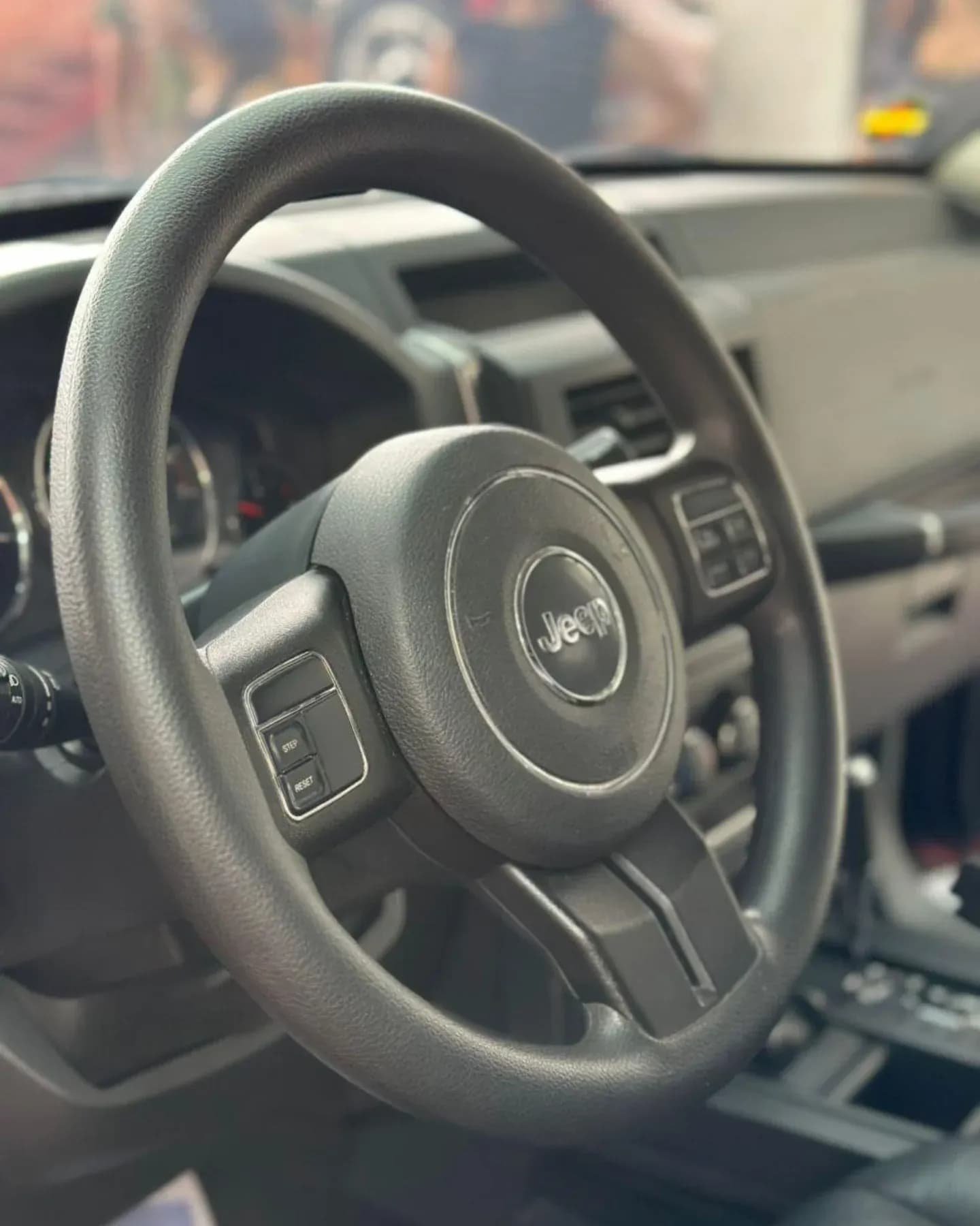 Jeep Cherokee 2013 automática 4x4 Negra