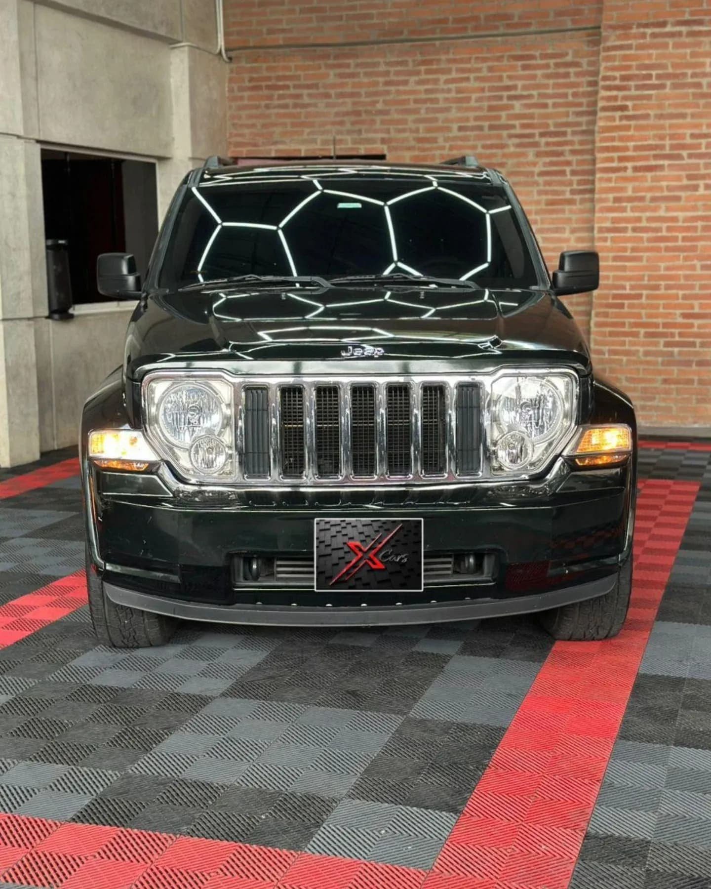 Jeep Cherokee 2013 automática 4x4 Negra