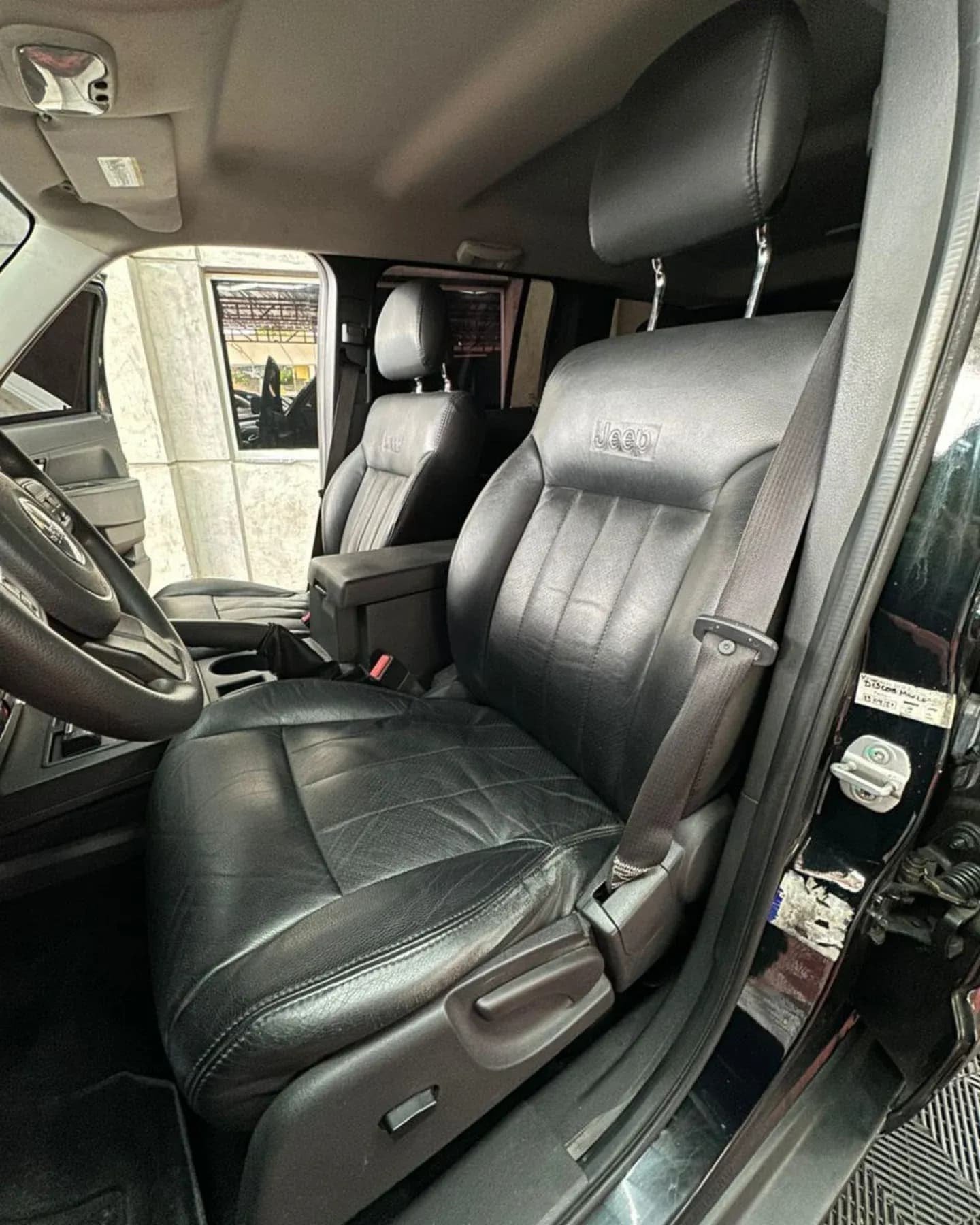 Jeep Cherokee 2013 automática 4x4 Negra