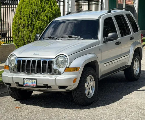 Jeep Cherokee 2007 Plateado Caracas