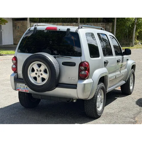 Jeep Cherokee 2007 Plateado Caracas