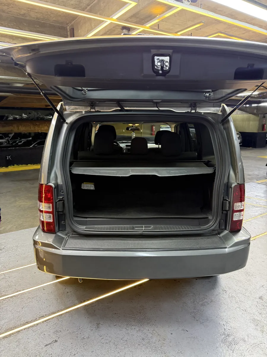 Jeep Cherokee kk 2011 Gris Caracas