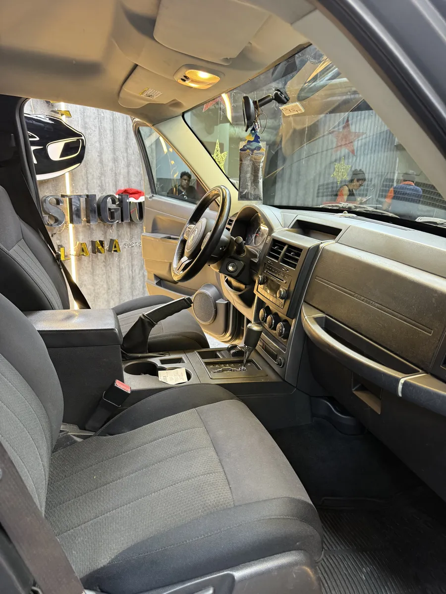 Jeep Cherokee kk 2011 Gris Caracas