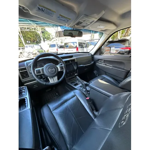 Jeep Cherokee kk 2011 Plateado Caracas