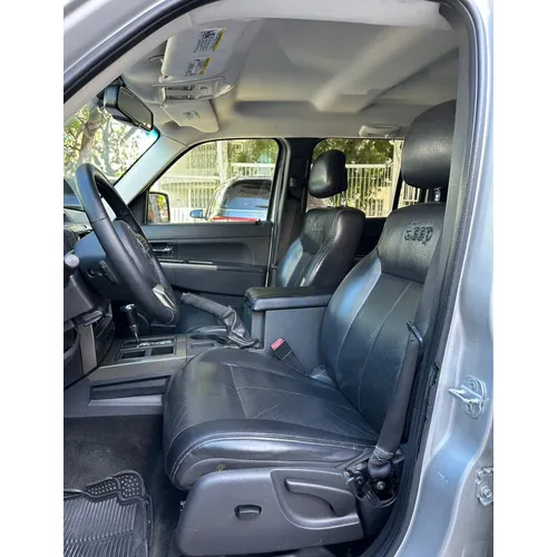 Jeep Cherokee kk 2011 Plateado Caracas