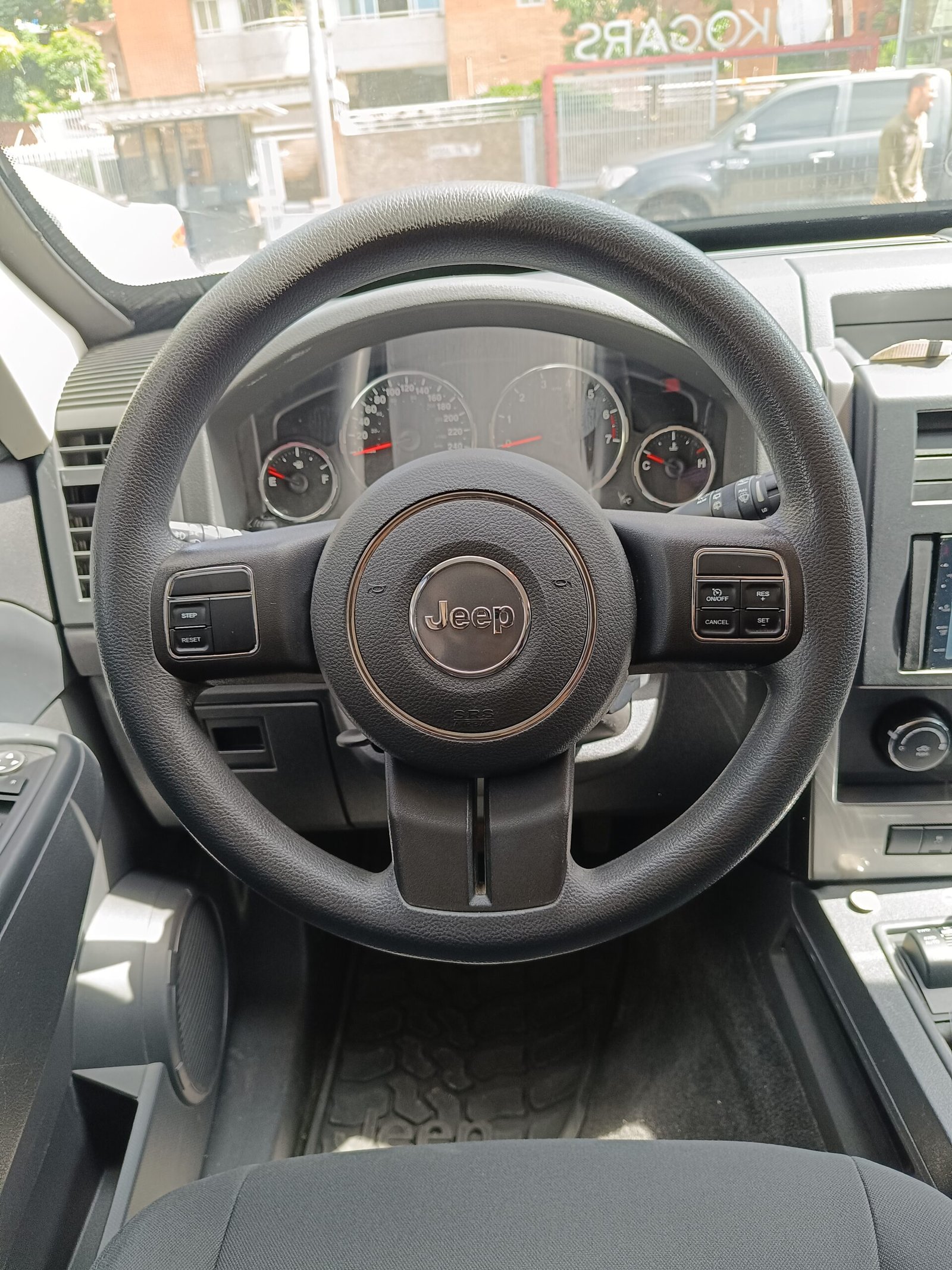Jeep Cherokee Sport 2015 Plata
