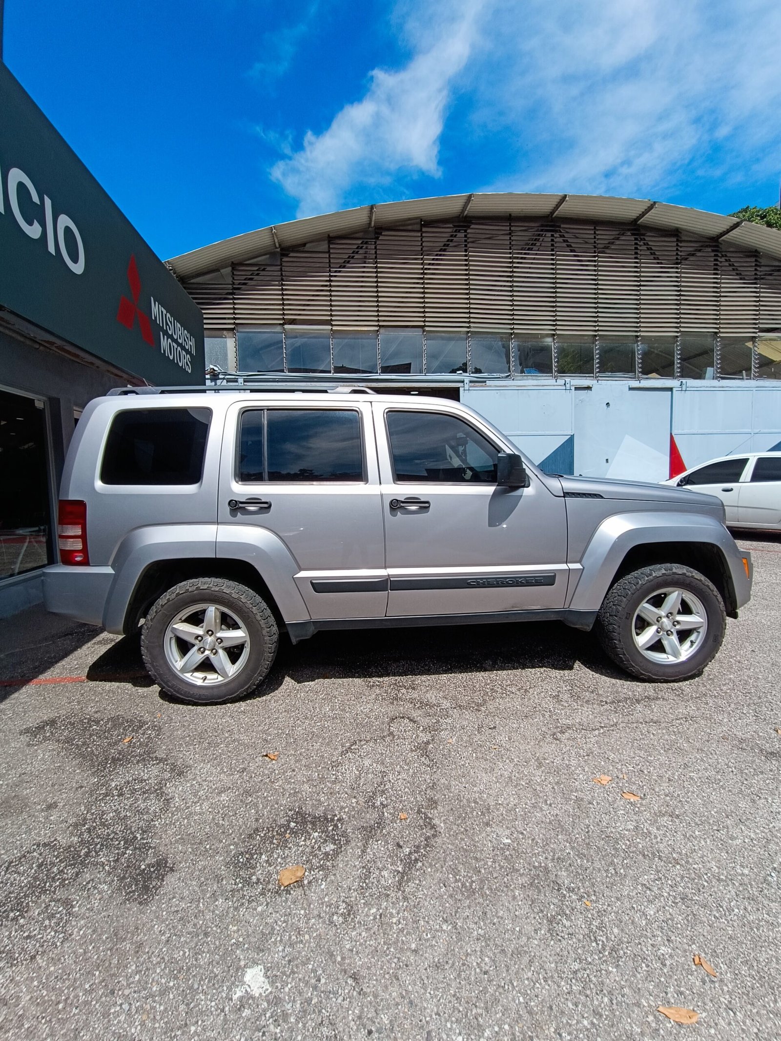 Jeep Cherokee Sport 2015 Plata