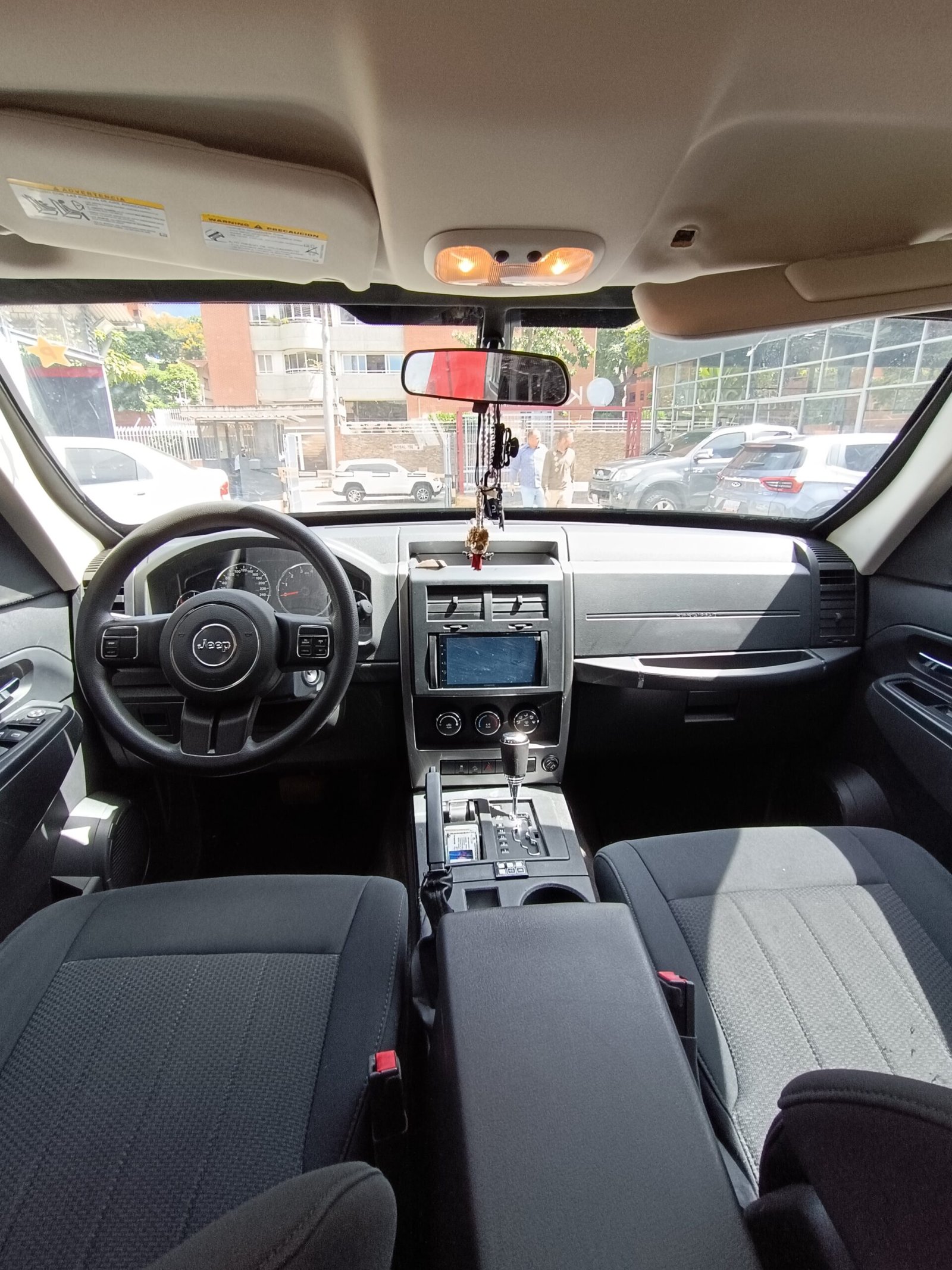 Jeep Cherokee Sport 2015 Plata