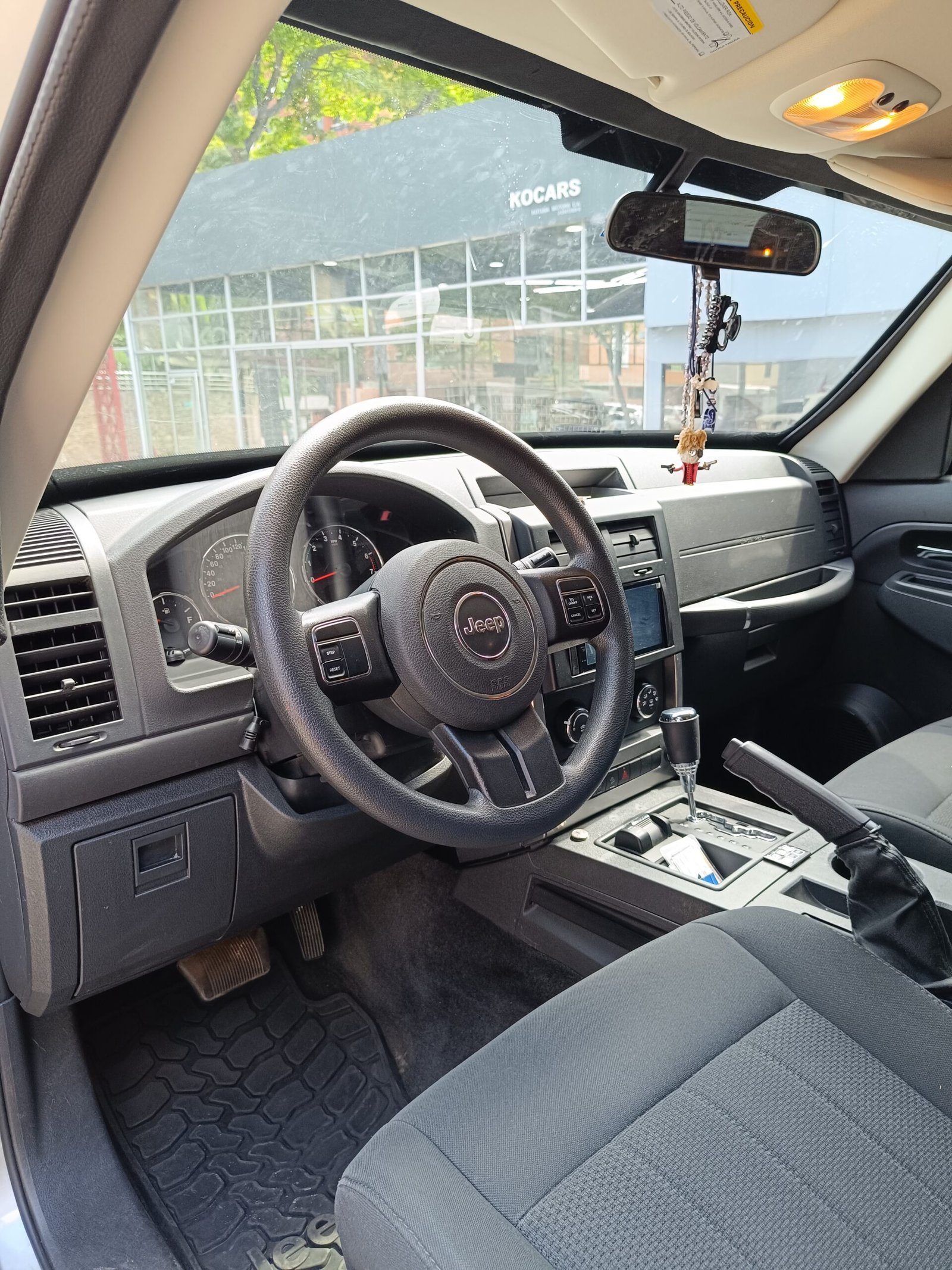 Jeep Cherokee Sport 2015 Plata
