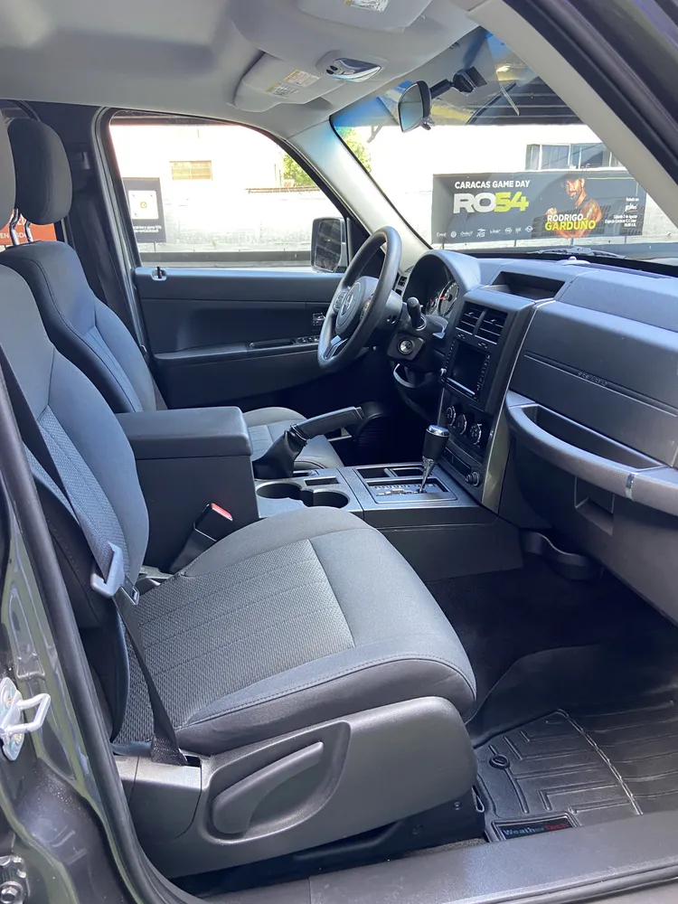 Jeep Cherokee Sport 2015 Gris Caracas