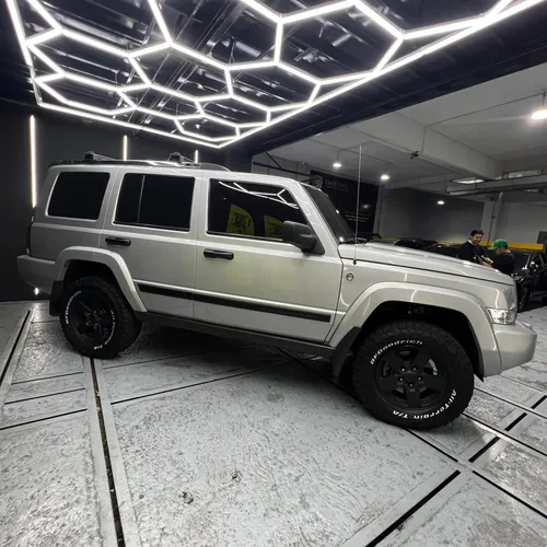 Jeep Commander 2008 Plateado Caracas
