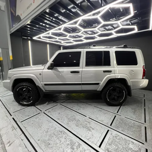 Jeep Commander 2008 Plateado Caracas