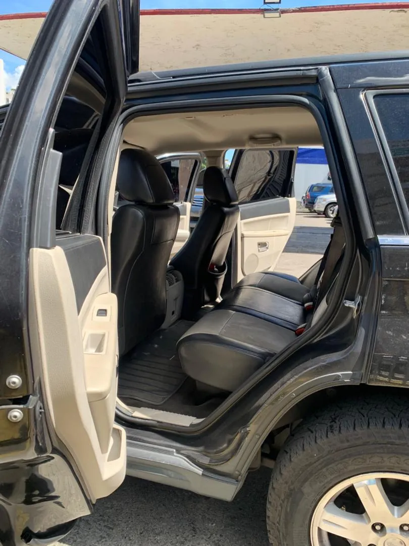 Jeep Grand Cherokee 2010 negro5